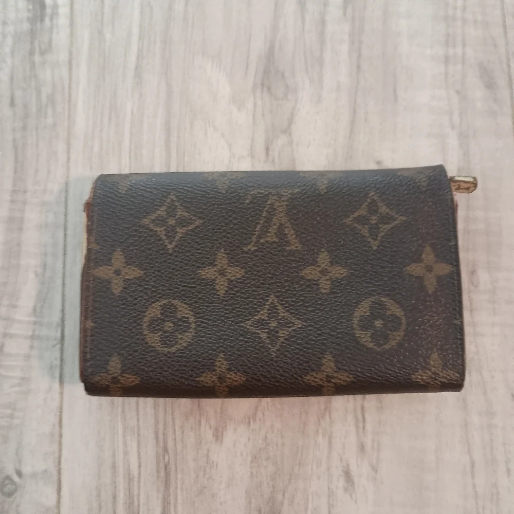 Louis Vuitton Monogram Tresor Wallet